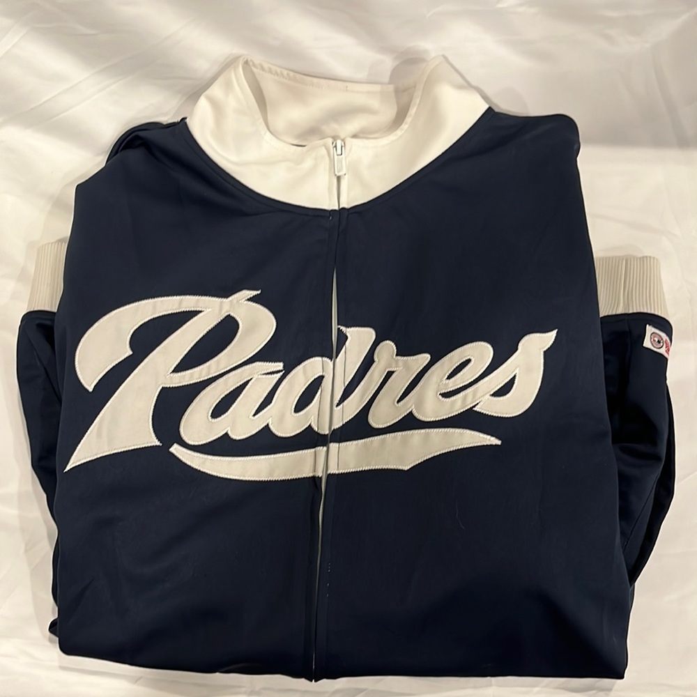 Padres 2XL zip down jacket with pockets.